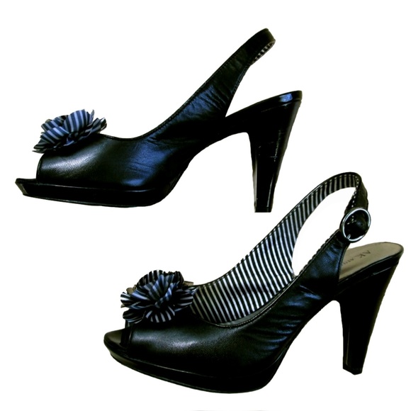 Ann Klein Black Leather Sling Backs ~ Size 9M - Picture 1 of 8
